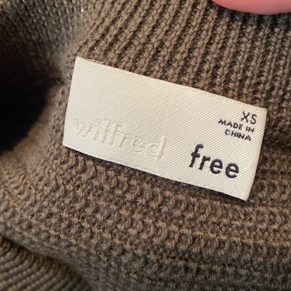 Wilfred Free Green Lolan Cropped Merino Wool Sweater - Picture 6 of 7